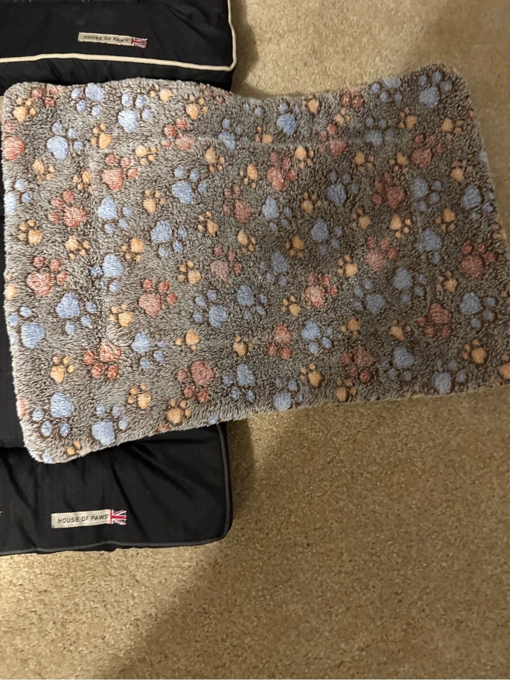 Black Rectangular Pet Bed with Two Reversible Liners